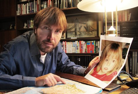 Michael Schneider (43) with Maddie's photo and a map of Portugal. Photo Erhard Paul